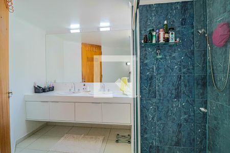 Casa à venda com 510m², 4 quartos e 4 vagas Casa à venda com 510m², 4 quartos e 4 vagasBanheiro