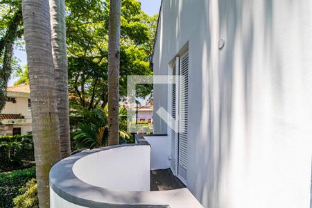 Casa à venda com 510m², 4 quartos e 4 vagas Casa à venda com 510m², 4 quartos e 4 vagasVaranda