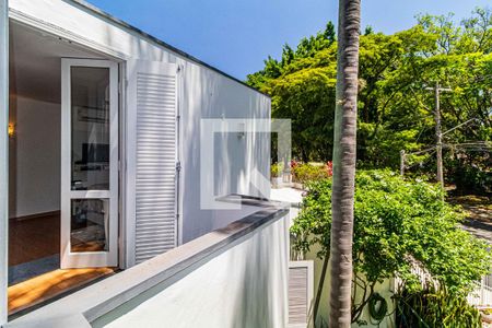 Casa à venda com 510m², 4 quartos e 4 vagas Casa à venda com 510m², 4 quartos e 4 vagasVaranda