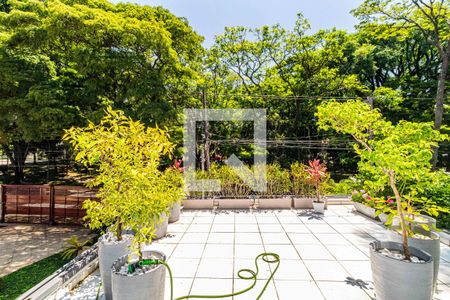 Casa à venda com 510m², 4 quartos e 4 vagas Casa à venda com 510m², 4 quartos e 4 vagasVaranda