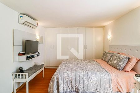 Casa à venda com 510m², 4 quartos e 4 vagas Casa à venda com 510m², 4 quartos e 4 vagasQuarto 04