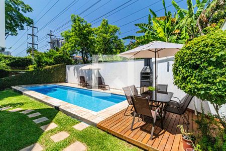 Casa à venda com 510m², 4 quartos e 4 vagas Casa à venda com 510m², 4 quartos e 4 vagasPiscina
