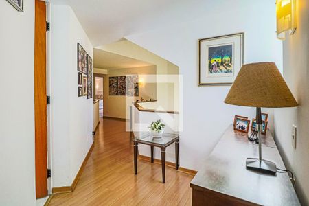 Casa à venda com 510m², 4 quartos e 4 vagas Casa à venda com 510m², 4 quartos e 4 vagasCorredor