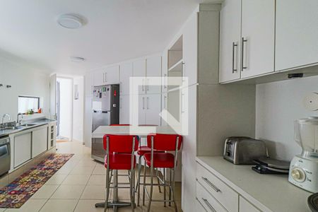 Casa à venda com 510m², 4 quartos e 4 vagas Casa à venda com 510m², 4 quartos e 4 vagasCozinha