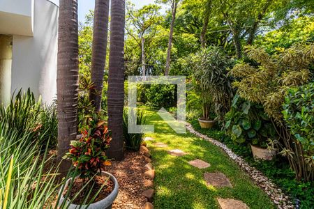 Casa à venda com 510m², 4 quartos e 4 vagas Casa à venda com 510m², 4 quartos e 4 vagasJardim