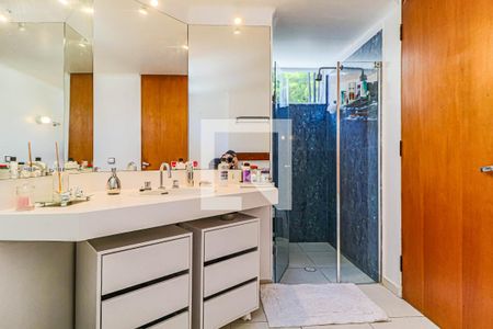 Casa à venda com 510m², 4 quartos e 4 vagas Casa à venda com 510m², 4 quartos e 4 vagasBanheiro 02