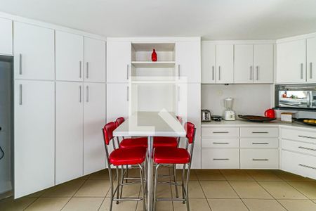 Casa à venda com 510m², 4 quartos e 4 vagas Casa à venda com 510m², 4 quartos e 4 vagasCozinha