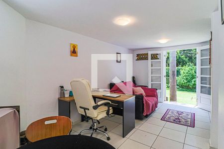 Casa à venda com 510m², 4 quartos e 4 vagas Casa à venda com 510m², 4 quartos e 4 vagasEscritório 02