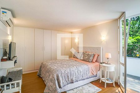 Casa à venda com 510m², 4 quartos e 4 vagas Casa à venda com 510m², 4 quartos e 4 vagasQuarto 04