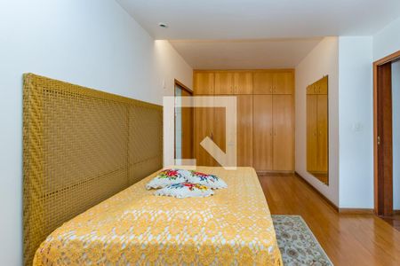 Apartamento à venda com 340m², 4 quartos e 4 vagas Apartamento à venda com 340m², 4 quartos e 4 vagasSuíte 1