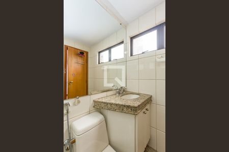 Apartamento à venda com 340m², 4 quartos e 4 vagas Apartamento à venda com 340m², 4 quartos e 4 vagasBanheiro da Suíte 2