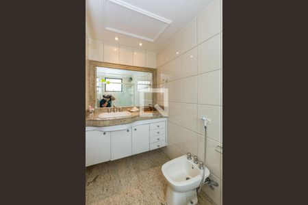 Apartamento à venda com 340m², 4 quartos e 4 vagas Apartamento à venda com 340m², 4 quartos e 4 vagasBanheiro da Suíte 1