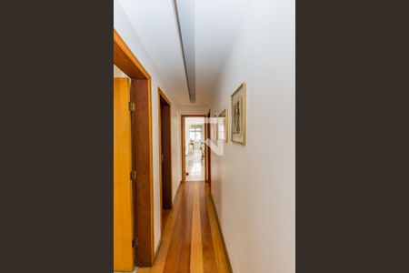 Apartamento à venda com 340m², 4 quartos e 4 vagas Apartamento à venda com 340m², 4 quartos e 4 vagasCorredor