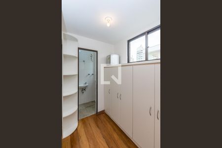 Apartamento à venda com 340m², 4 quartos e 4 vagas Apartamento à venda com 340m², 4 quartos e 4 vagasQuarto de Serviço