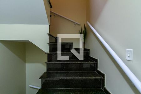 Escada de casa à venda com 4 quartos, 328m² em Baeta Neves, São Bernardo do Campo