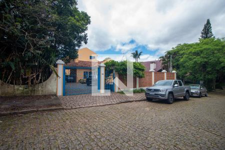 Fachada de casa à venda com 4 quartos, 580m² em Jardim Isabel, Porto Alegre