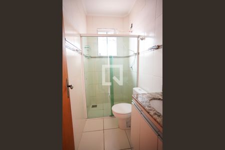 Banheiro de casa de condomínio à venda com 2 quartos, 60m² em Minaslândia (p Maio), Belo Horizonte