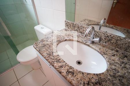 Banheiro de casa de condomínio à venda com 2 quartos, 60m² em Minaslândia (p Maio), Belo Horizonte