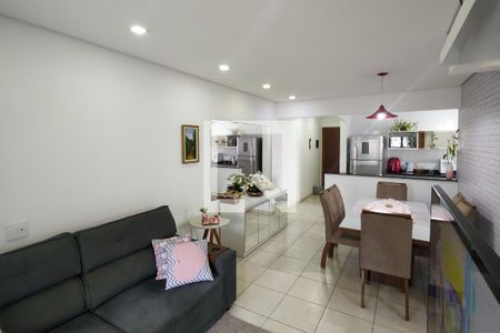 Sala de apartamento para alugar com 2 quartos, 76m² em Guilhermina, Praia Grande