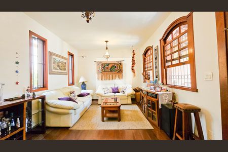 Sala 01 de casa à venda com 4 quartos, 254m² em Santa Lúcia, Belo Horizonte