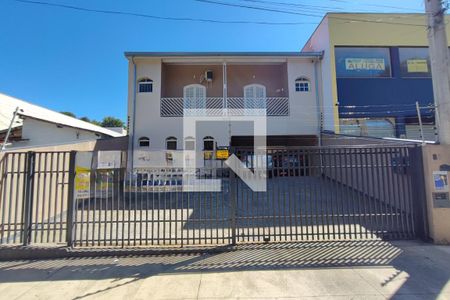 Casa para alugar com 299m², 4 quartos e 6 vagas Casa para alugar com 299m², 4 quartos e 6 vagasFachada