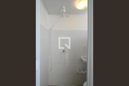 Banheiro de kitnet/studio para alugar com 1 quarto, 20m² em Aclimação, São Paulo