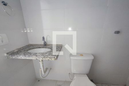 Banheiro de apartamento para alugar com 1 quarto, 39m² em Taquara, Rio de Janeiro