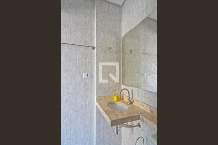 Banheiro de kitnet/studio para alugar com 1 quarto, 25m² em Santana, São Paulo