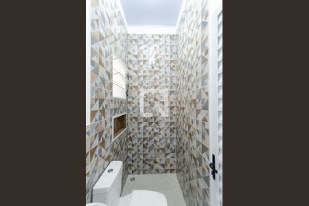 Banheiro de casa para alugar com 1 quarto, 18m² em Vila Boacava, São Paulo