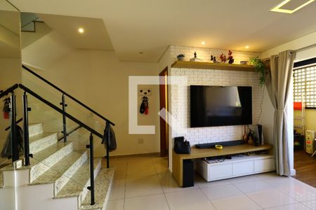 Sala de casa à venda com 2 quartos, 131m² em Campestre, Santo André