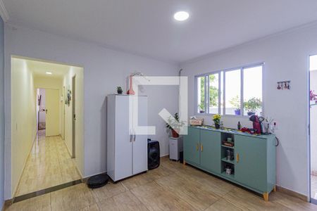 Escritório de casa para alugar com 3 quartos, 145m² em Vila Veloso, Carapicuíba