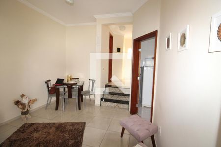 Sala de casa de condomínio para alugar com 5 quartos, 200m² em Cascadura, Rio de Janeiro
