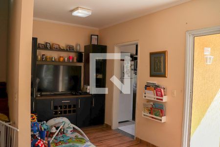 Sala de casa de condomínio para alugar com 2 quartos, 100m² em Vila Adalgisa, São Paulo