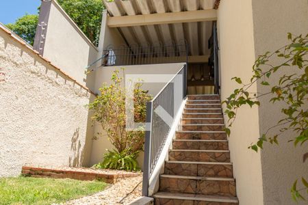 Casa para alugar com 177m², 3 quartos e 2 vagas Casa para alugar com 177m², 3 quartos e 2 vagasEscada