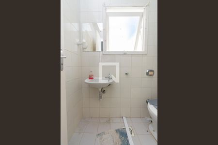 Banheiro de kitnet/studio para alugar com 1 quarto, 26m² em Santo Antônio, Porto Alegre