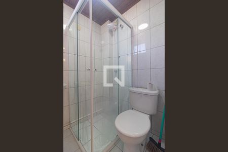 Banheiro de kitnet/studio para alugar com 1 quarto, 24m² em Bigorrilho, Curitiba