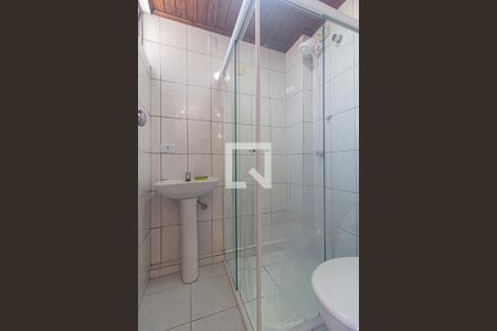 Banheiro de kitnet/studio para alugar com 1 quarto, 24m² em Bigorrilho, Curitiba