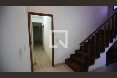 Escada de casa de condomínio para alugar com 5 quartos, 486m² em Anil, Rio de Janeiro