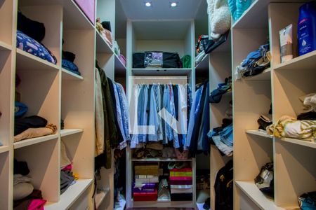 Closet do quarto 1 de casa à venda com 3 quartos, 295m² em Parque Gerassi, Santo André