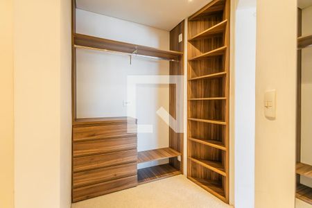 Closet da suíte de apartamento para alugar com 1 quarto, 82m² em Jardim America, São Paulo