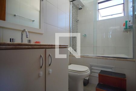 Banheiro suíte de apartamento à venda com 1 quarto, 220m² em Petrópolis, Porto Alegre