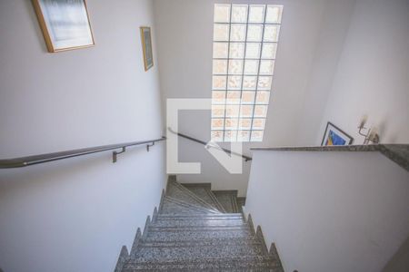 Escadas de casa à venda com 4 quartos, 195m² em Mirandópolis, São Paulo