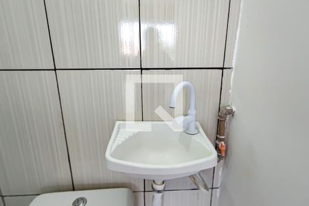 Banheiro da suíte 1 de casa para alugar com 2 quartos, 70m² em Curicica, Rio de Janeiro