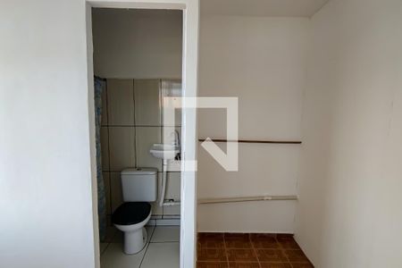 Banheiro da suíte 1 de casa para alugar com 2 quartos, 70m² em Curicica, Rio de Janeiro