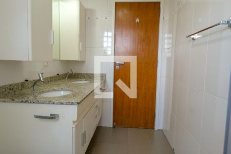 Banheiro de apartamento para alugar com 2 quartos, 98m² em Vila Madalena, São Paulo