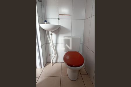 Banheiro de kitnet/studio para alugar com 1 quarto, 23m² em Santa Tereza, Porto Alegre