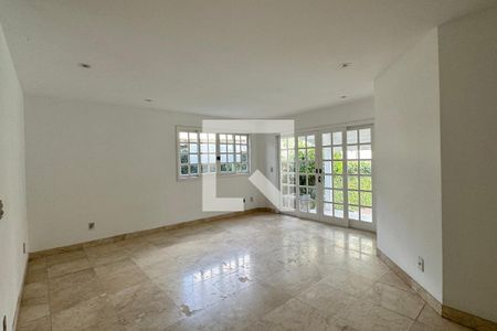 Sala de casa de condomínio para alugar com 4 quartos, 227m² em Alphaville, Santana de Parnaíba