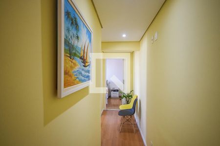Corredor de apartamento à venda com 2 quartos, 56m² em Jardim Maria Rosa, Taboão da Serra