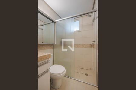 Banheiro de apartamento à venda com 1 quarto, 54m² em São João, Porto Alegre
