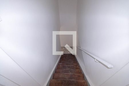 Casa à venda com 150m², 4 quartos e sem vaga Casa à venda com 150m², 4 quartos e sem vagaEscadas